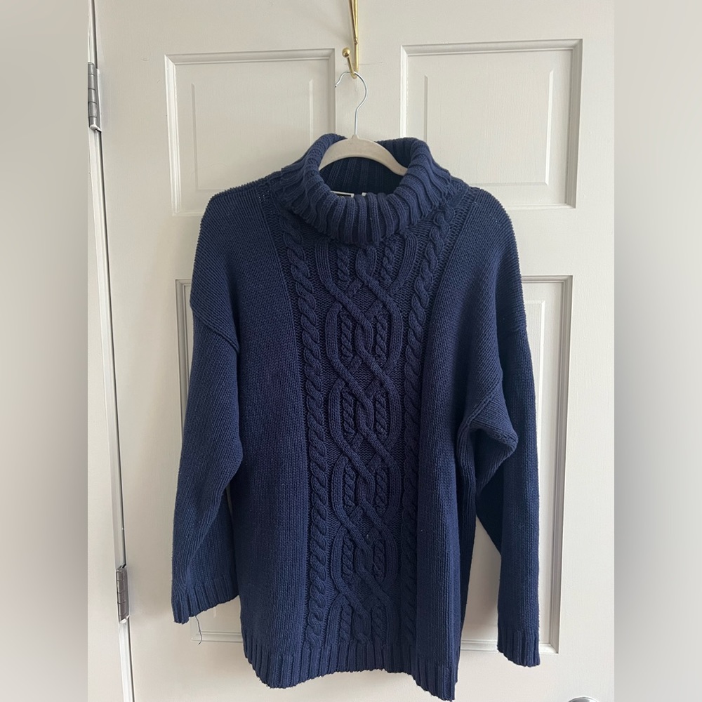 Vintage, oversized, cableknit turtleneck